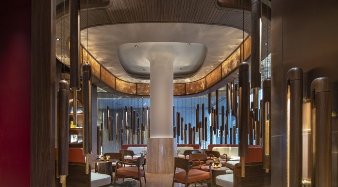 “6 ปีแห่งความล้ำระดับโลก Blue by Alain Ducasse เปิดบ้านรับ Alain Ducasse พร้อมเมนู Découverte สุดเอ็กซ์คลูซีฟ”