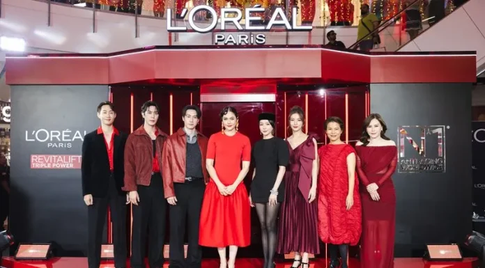 สวยสง่าทุกมุมมอง! “ชมพู่ อารยา” ในบทบาท L’Oréal Paris Ambassador เปิดตัว Revitalift Triple-Power
