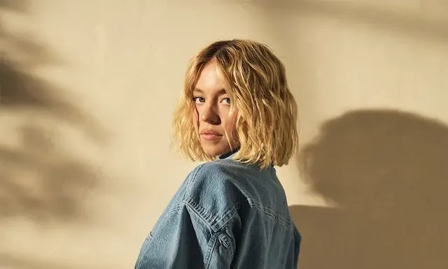 Sydney Sweeney และ American Eagle ร่วมงานกันอีกครั้งในแคมเปญ “Syd for Short”