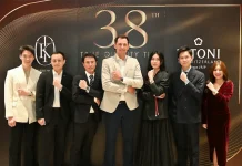 TITONI และ UKT ฉลอง 38 ปีแห่งการเป็นพันธมิตร และความสัมพันธ์อันยั่งยืนระหว่างแบรนด์นาฬิกาสวิสกับผู้แทนจำหน่ายในประเทศไทย พร้อมเปิดบทบาทใหม่ของแบรนด์ ผ่านทายาทรุ่นที่ 4 ของ TITONI และผู้บริหารเจเนอเรชันใหม่ของ UKT ในประเทศไทย