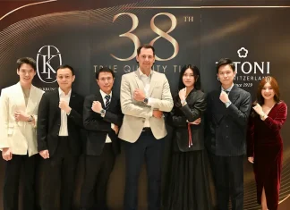 TITONI และ UKT ฉลอง 38 ปีแห่งการเป็นพันธมิตร และความสัมพันธ์อันยั่งยืนระหว่างแบรนด์นาฬิกาสวิสกับผู้แทนจำหน่ายในประเทศไทย พร้อมเปิดบทบาทใหม่ของแบรนด์ ผ่านทายาทรุ่นที่ 4 ของ TITONI และผู้บริหารเจเนอเรชันใหม่ของ UKT ในประเทศไทย