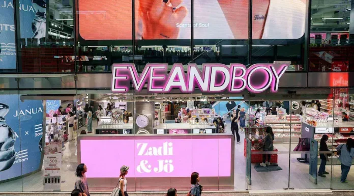 ปักหมุด! จุดเช็กอินใหม่ใจกลางสยาม แหล่งช้อปสายบิวตี้วัยเรียน พบกับ Zadi & Jo Glow Station เปิดแล้วที่ EVEANDBOY Centerpoint Siam Square