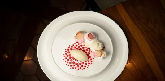 ดื่มด่ำมนต์เสน่ห์แห่งทัสคานี: Rossini’s เปิดประสบการณ์ดินเนอร์พร้อมไวน์รสเลิศจาก Banfi เพื่อเฉลิมฉลองหนึ่งในภูมิภาคที่มีประวัติศาสตร์อันยาวนานและโดดเด่นที่สุดของอิตาลี