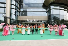 ประวัติศาสตร์หน้าใหม่! Happitat ฉลองเปิดตัวสุดตระการตา เนรมิตผืนดินจรดผืนฟ้ากว่า 2 แสนตารางเมตร พร้อมโชว์โดรน 2,222 ลำ ทุบสถิติประเทศไทย “โจว อี้หราน” นำทัพศิลปินกว่า 100 ชีวิต ร่วมสร้าง Festival of Happiness ปรากฏการณ์แห่งความสุข