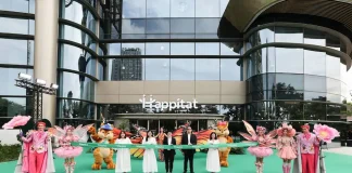 ประวัติศาสตร์หน้าใหม่! Happitat ฉลองเปิดตัวสุดตระการตา เนรมิตผืนดินจรดผืนฟ้ากว่า 2 แสนตารางเมตร พร้อมโชว์โดรน 2,222 ลำ ทุบสถิติประเทศไทย “โจว อี้หราน” นำทัพศิลปินกว่า 100 ชีวิต ร่วมสร้าง Festival of Happiness ปรากฏการณ์แห่งความสุข