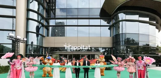 ประวัติศาสตร์หน้าใหม่! Happitat ฉลองเปิดตัวสุดตระการตา เนรมิตผืนดินจรดผืนฟ้ากว่า 2 แสนตารางเมตร พร้อมโชว์โดรน 2,222 ลำ ทุบสถิติประเทศไทย “โจว อี้หราน” นำทัพศิลปินกว่า 100 ชีวิต ร่วมสร้าง Festival of Happiness ปรากฏการณ์แห่งความสุข