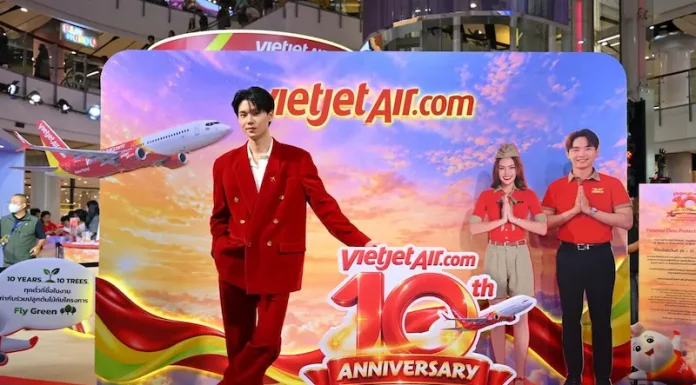 “หยิ่น อานันท์” เสิร์ฟความฟินกลางเมือง! พาแฟนๆ เทคออฟ ฉลอง 10 ปี “เวียตเจ็ทไทยแลนด์” ก่อนชวนแพ็กกระเป๋าออกเที่ยว ฮีลใจ-ชาร์จพลังรับไฮซีซัน