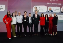 ไบเออร์สด๊อรฟ ตอกย้ำความเป็นผู้นำด้าน Skin Science บนเวที EADV Congress 2026 นำเสนอแนวคิดใหม่ของการดูแลผิวเป็นสิวต่อประชาคมแพทย์ผิวหนังระดับโลก ต่อยอดความก้าวหน้าด้าน Skin Microbiome สู่นวัตกรรม Eucerin DERMOPURE CLINICAL PROBIOM8